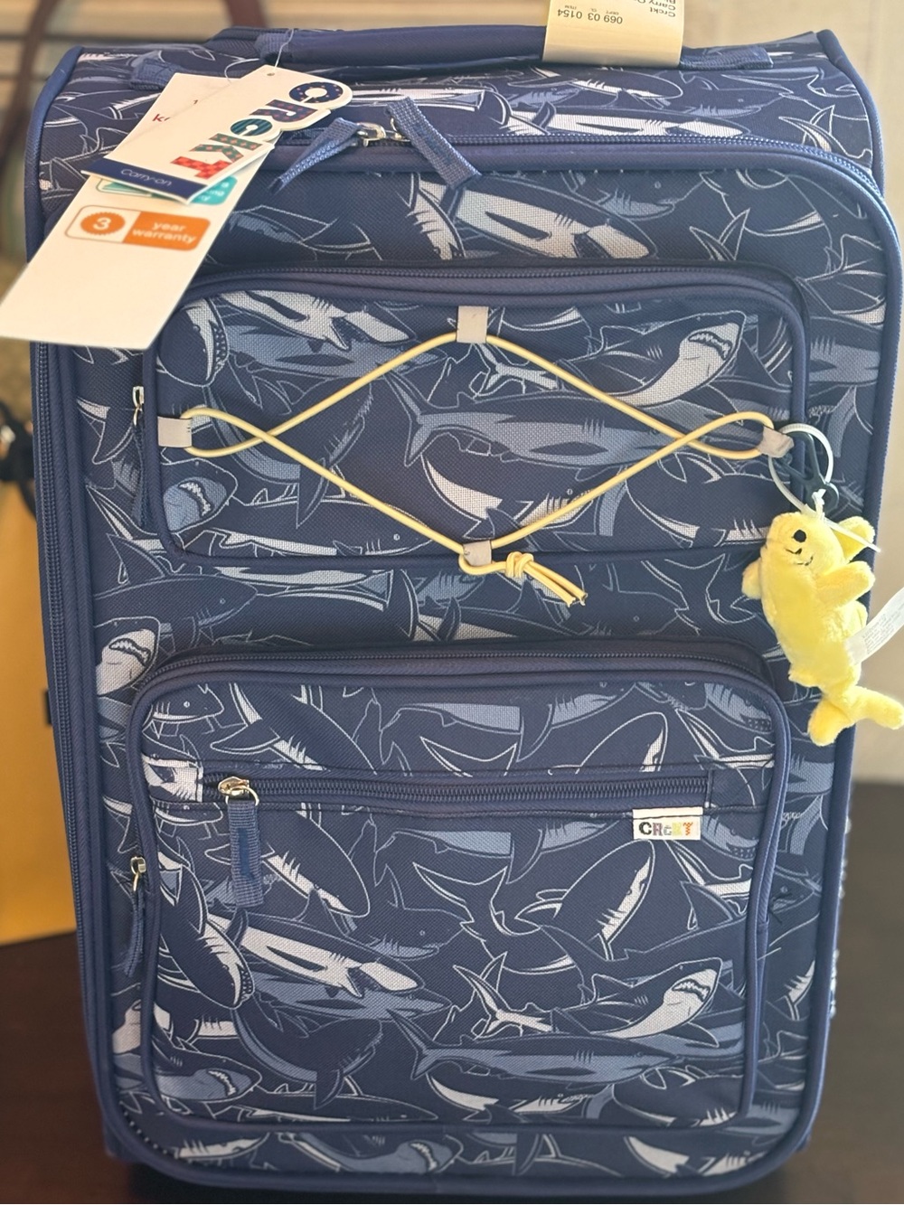 CRCKT 18” SHARK PRINT CARRY-ON LUGGAGE BAG W/WHEELS AND EXTENSION HANDLE *NWT*